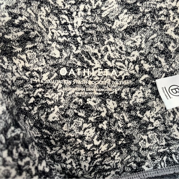 Athleta Salutation Stash Pocket II 7/8 Tight Size Small - Picture 9 of 11